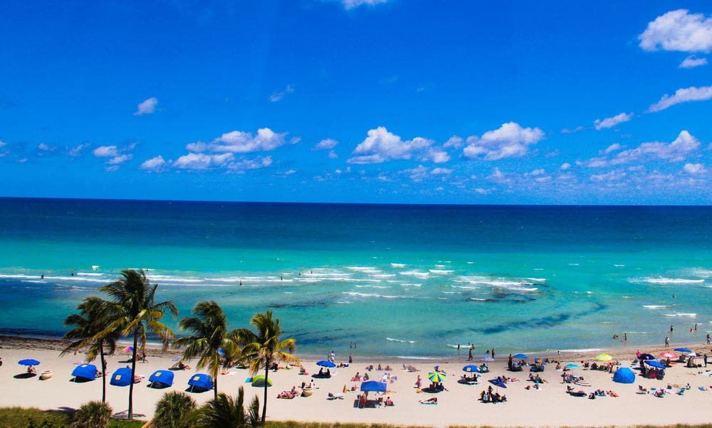 Praia Hollywood Beach em Miami 
