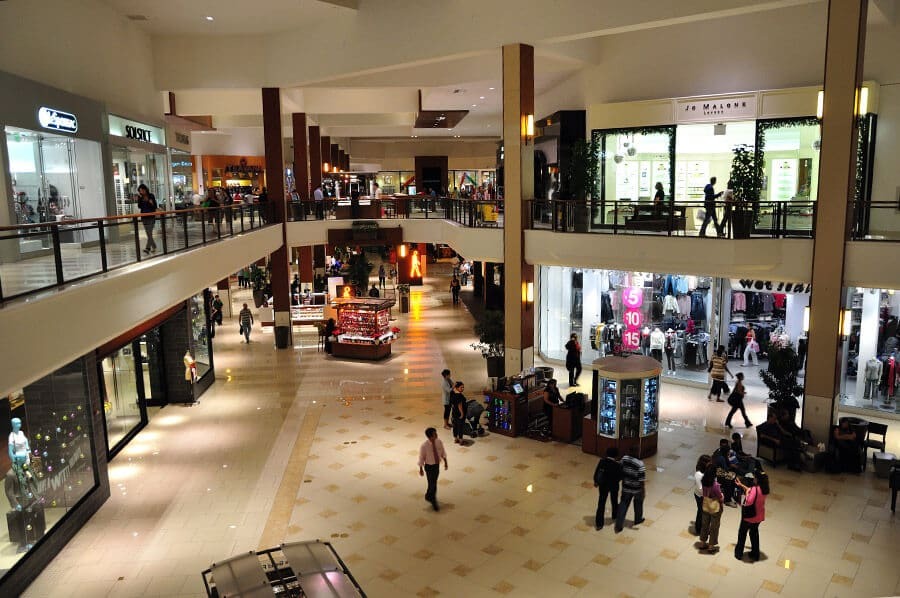 Interior do shopping Aventura Mall em Miami 