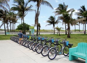 Andando de bicicleta DecoBike em Miami Beach