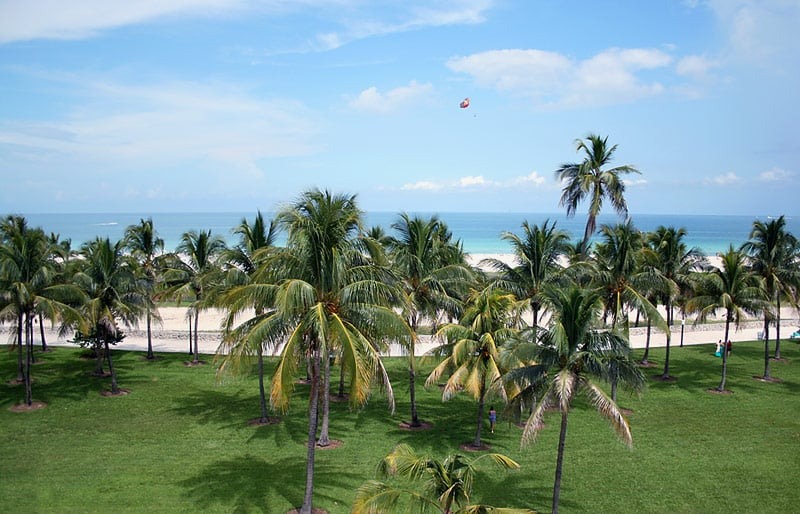 Parque e praia Lummus Park em Miami Beach 