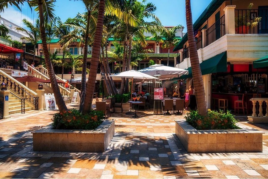 Conheça o shopping Cocowalk Mall em Coconut Grove 
