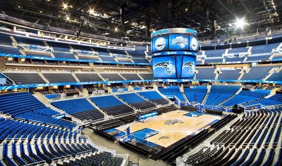 Jogo da NBA do Orlando Magic na Arena Amway Center