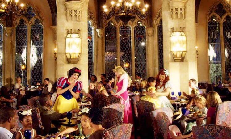 Conheça o encantador restaurante da Cinderela no Magic Kingdom 