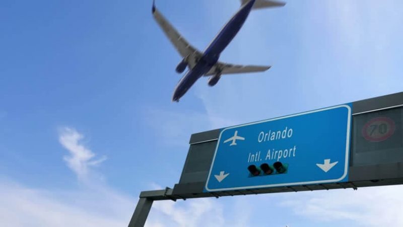 Avião chegando ao Aeroporto de Orlando
