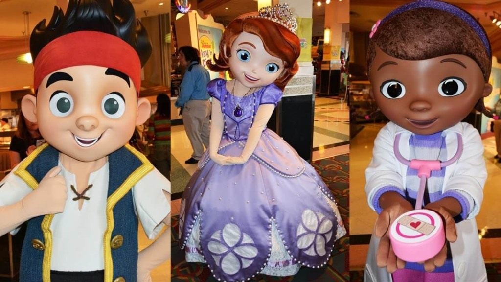 Personagens da refeição na Disney com Doutora Brinquedos e Princesa Sofia em Orlando