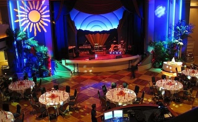 Interior da casa noturna Atlantic Dance Hall na Disney em Orlando