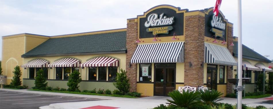 Visão de fora do restaurante Perkins em Orlando