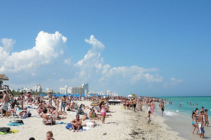 Praia em South Beach em Miami