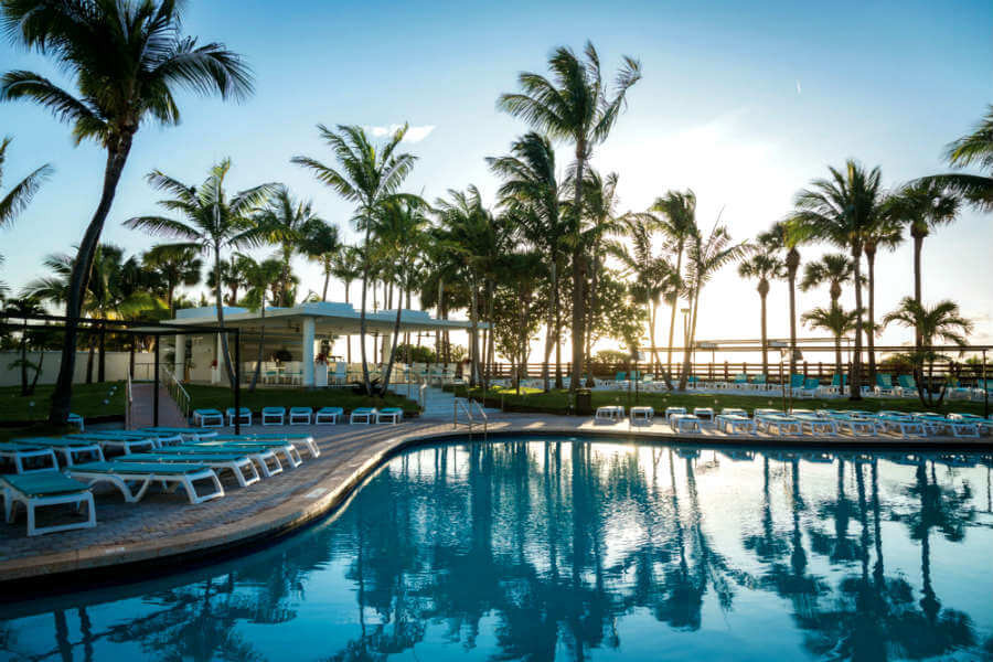 Piscina do hotel Riu Plaxa em Miami