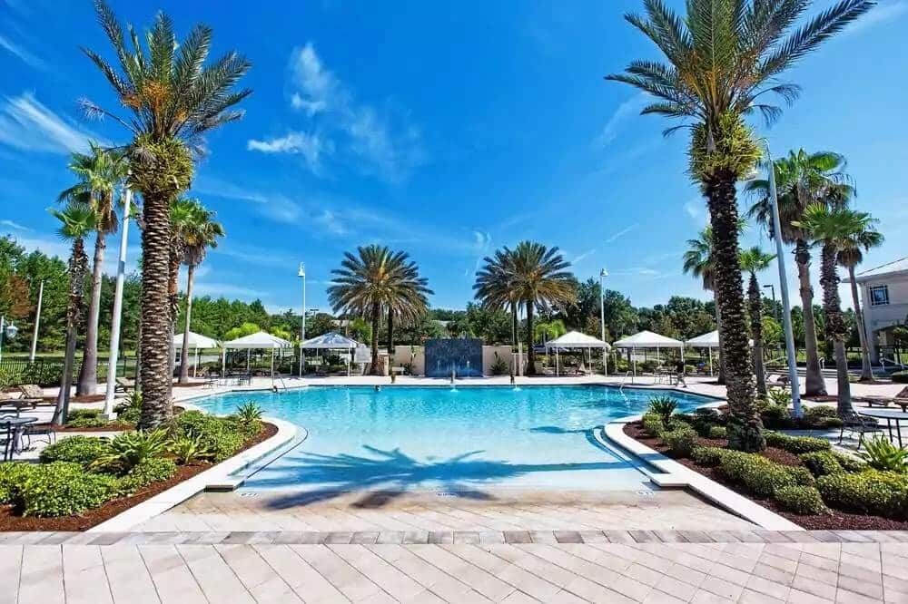 Como achar hotéis por preços incríveis em Orlando: Piscina do Monumental Hotel em Orlando