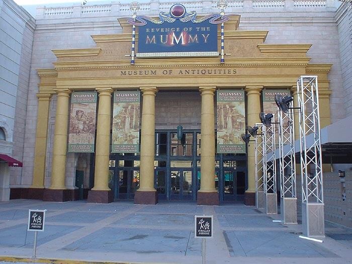 Montanha-russa da Múmia na Universal Studios em Orlando 