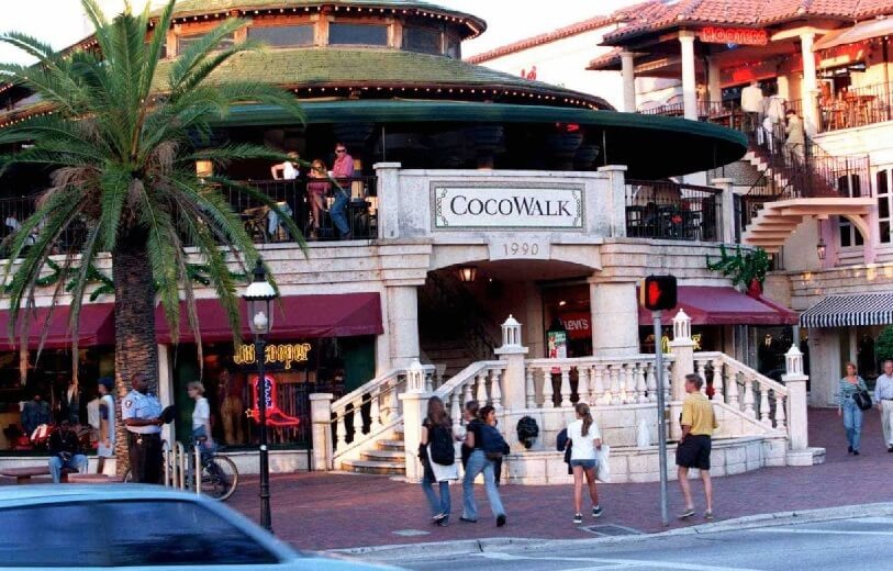 Shopping CocoWalk em Coconut Grove
