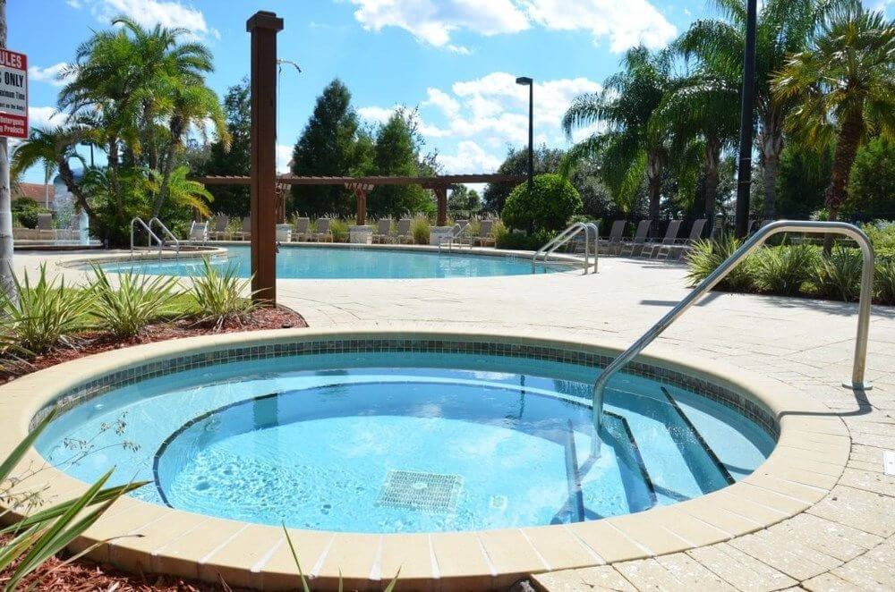 Jacuzzi do Condomínio de casas Lucaya Village Resort em Orlando