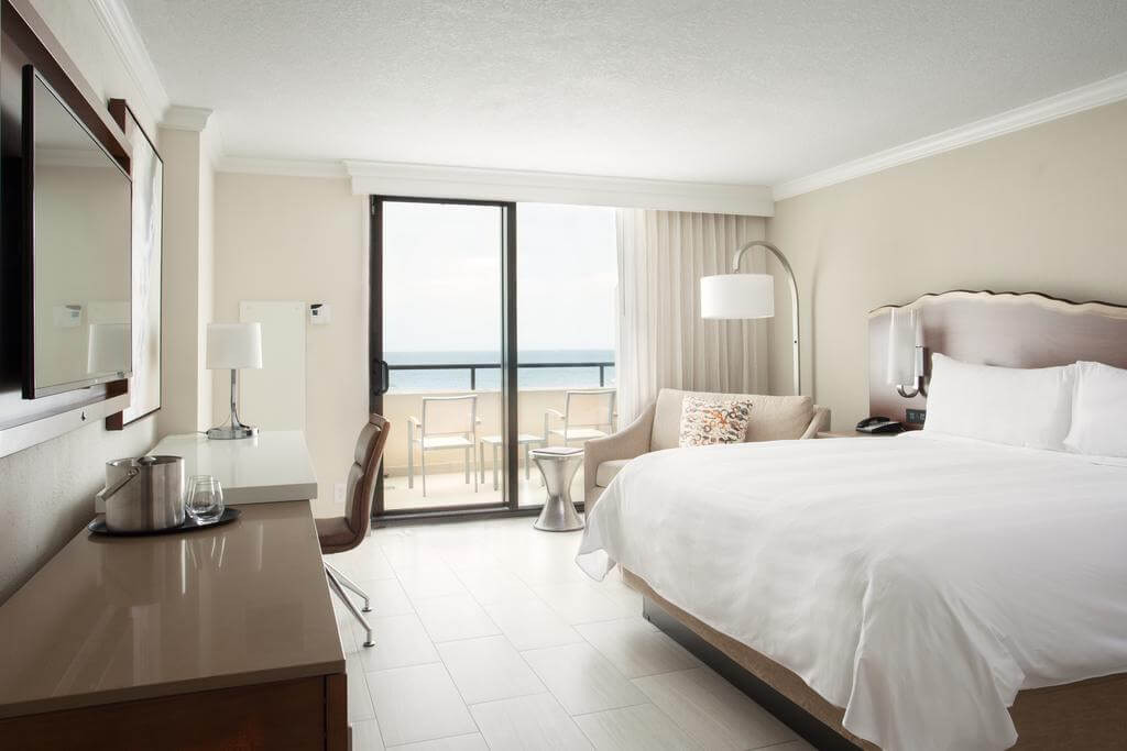 Fort Lauderdale Marriott Harbor Beach Resort & Spa: quarto