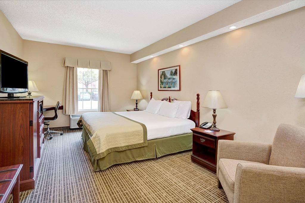 Hotéis bons e baratos em Jacksonville: Baymont by Wyndham Jacksonville/Butler Blvd: quarto