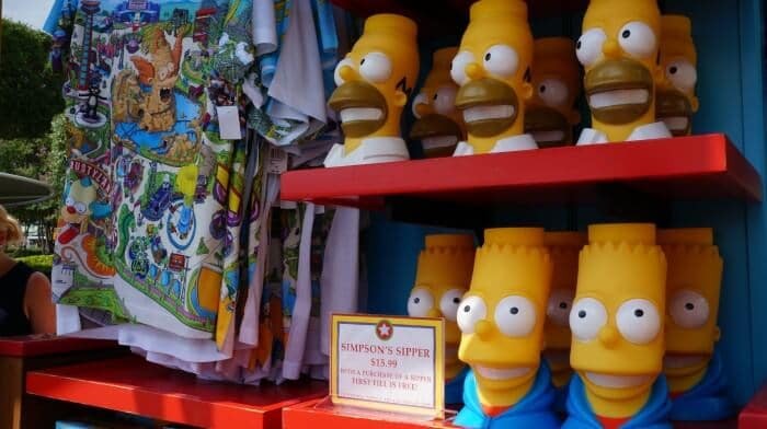 Copos temáticos de refil da Universal: copo dos Simpsons