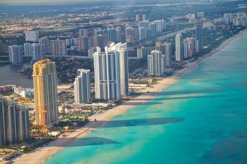 Fuso horário Miami X Brasil: Praia em Miami