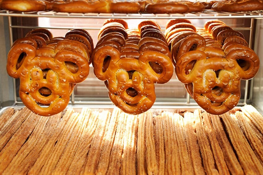 10 melhores doces e lanches da Disney em Orlando: Pretzels do Mickey
