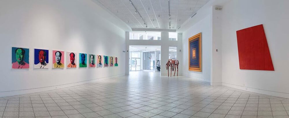 Obras de arte dentro do Lowe Art Museum em Miami