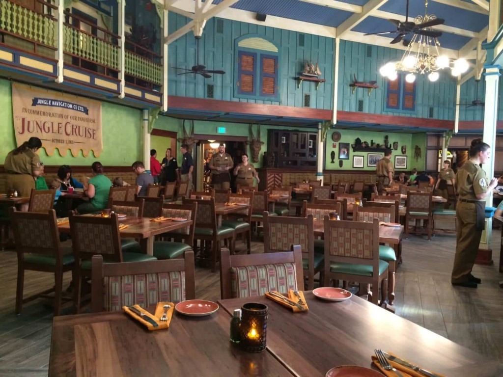 Interior do Restaurante Jungle Skipper Canteen no Magic Kingdom