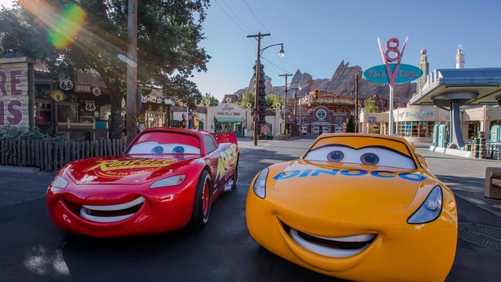 Nova atração do relâmpago McQueen na Disney Orlando: Lightning McQueen’s Racing Academy