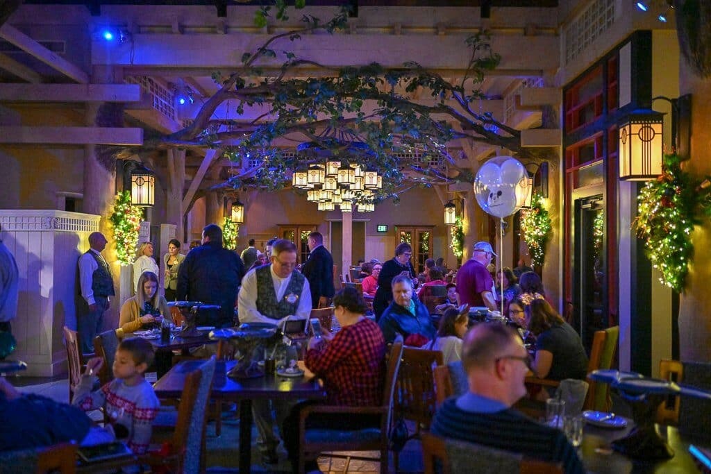 Restaurante Artist Point no Porções do Storybook Dining: Refeição com a Branca de Neve e anões na Disney Orlando