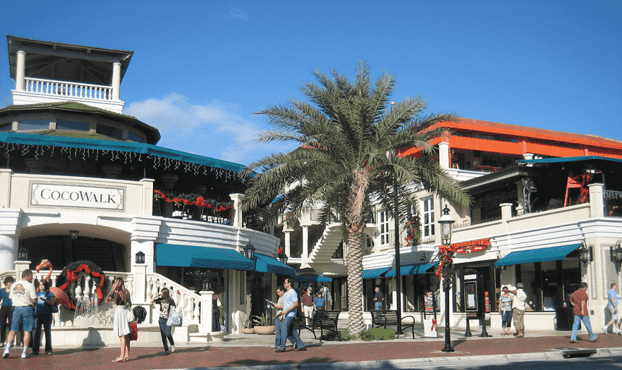 Lojas e restaurantes do Cocowalk em Coconut Grove