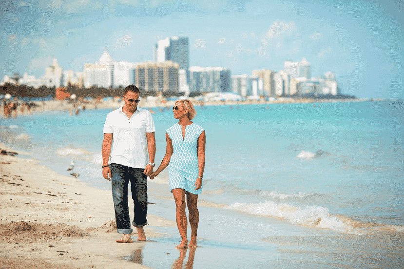 Casal na Praia em Miami