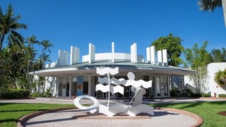 Obra de arte na fachada do Lowe Art Museum em Miami