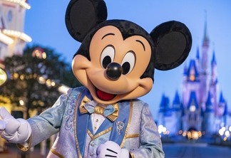 Beginning Oct. 1, 2021, Mickey Mouse will join Minnie Mouse as hosts of “The World’s Most Magical Celebration” honoring Walt Disney World Resort’s 50th anniversary in Lake Buena Vista, Fla. They will dress in sparkling new looks custom made for the 18-month event, highlighted by embroidered impressions of Cinderella Castle on multi-toned, EARidescent fabric punctuated with pops of gold. (Matt Stroshane, photographer)