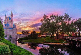 Paisagem da lateral do Castelo da Cinderela na Disney em Orlando