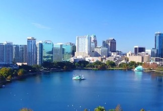 Vista aérea do lago e da cidade de Orlando