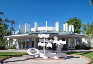 Obra de arte na fachada do Lowe Art Museum em Miami
