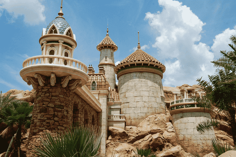 El castillo de La Bella y la Bestia y los jardines de Disney en Orlando 