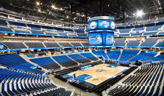 Partido de NBA de los Orlando Magic en el Arena Amway Center