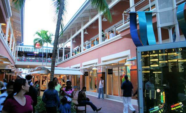 Como es el centro comercial Bayside Marketplace en Downtown Miami