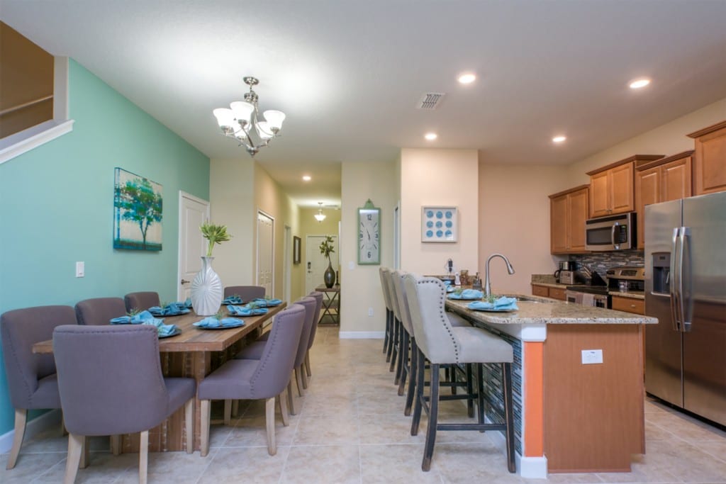 Sala e cozinha: casa compacta em Orlando