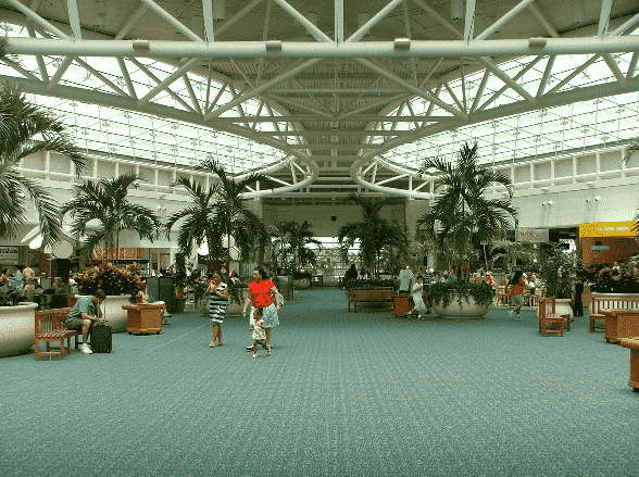 Interior del Aeroporto Internacional de Orlando