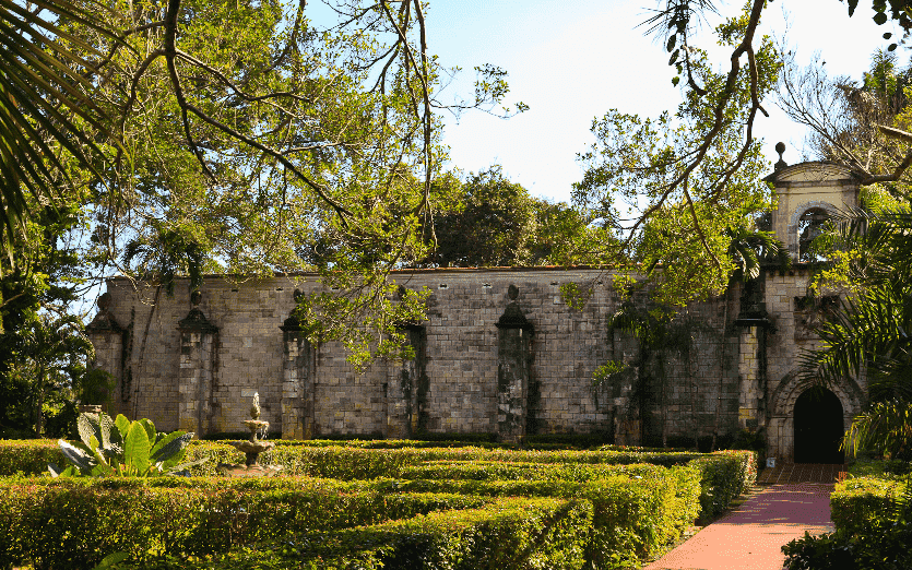 Ancient Spanish Monastery Cloister and Gardens en Miami