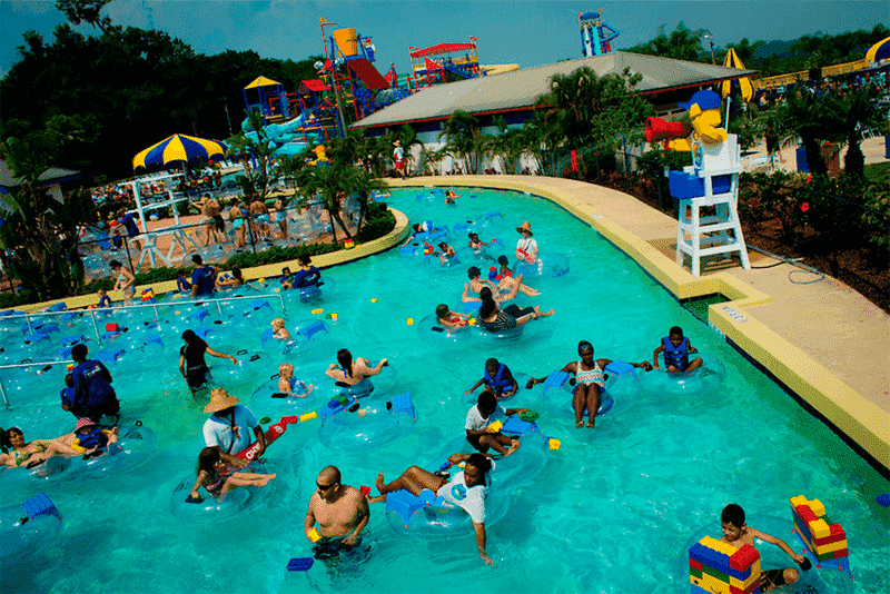 Piscina no parque aquático Legoland Water Park