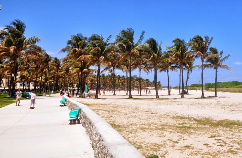 Calçadão da praia do Lummus Park em Miami Beach