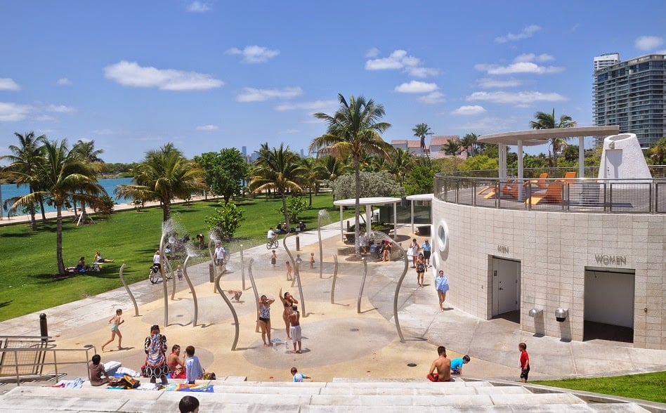 Estrutura da praia de South Pointe Park em Miami Beach