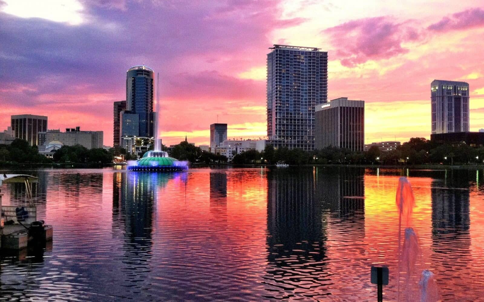 Pôr do sol na cidade de Orlando