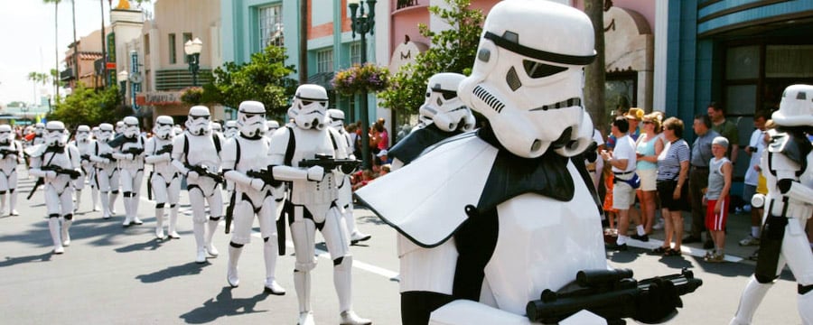 Parada na área Star Wars Galaxy’s Edge no Disney Hollywood Studios em Orlando
