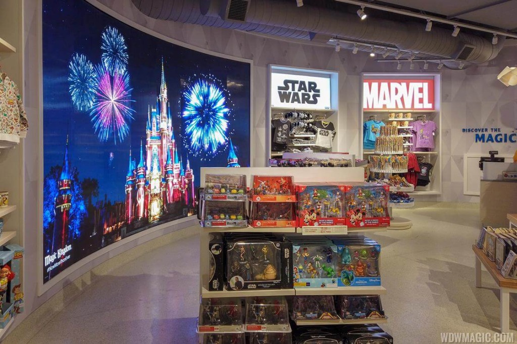Interior da loja Magic of Disney do Aeroporto Internacional de Orlando