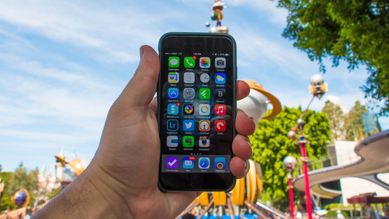 Usando o celular nos parques de Orlando