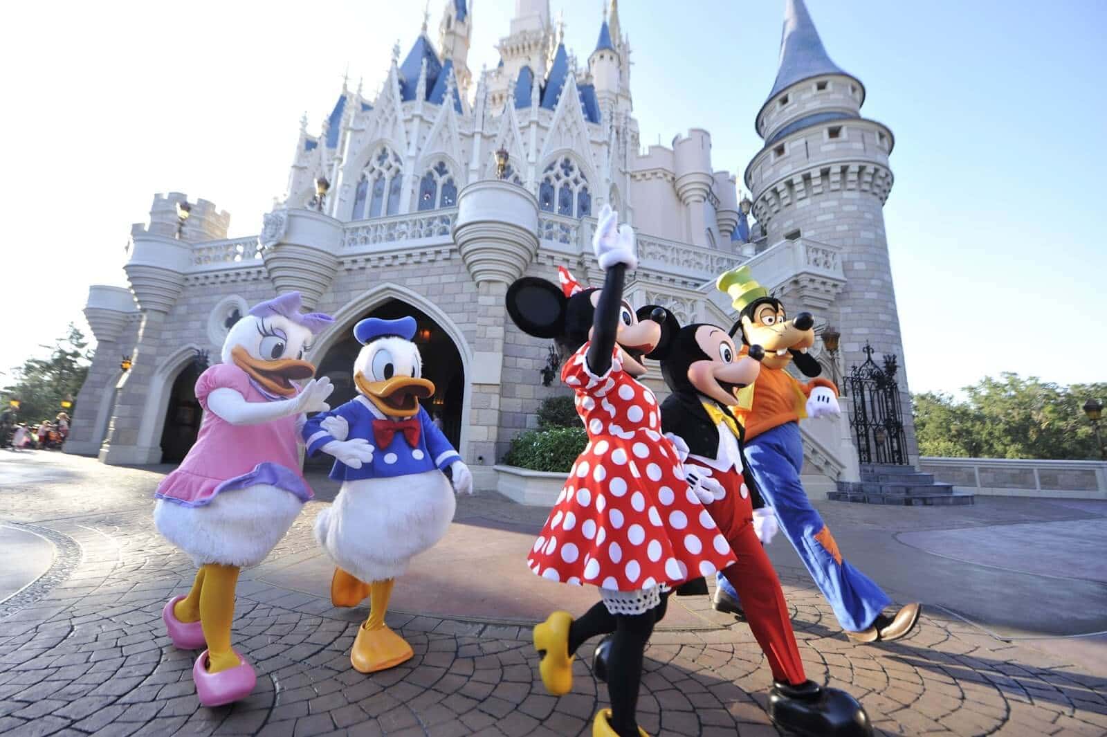 Personagens da Disney no parque Magic Kingdom em Orlando