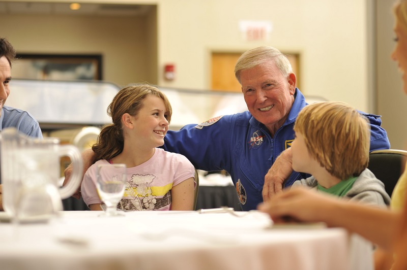 Almoço com astronauta da Nasa, que acontece dentro do Kennedy Space Center em Orlando