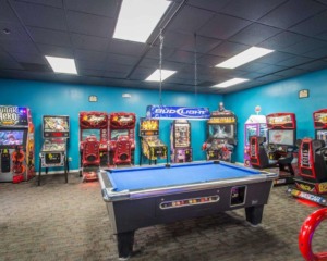 Área de jogos e games do Hotel Clarion Inn Lake Buena Vista em Orlando