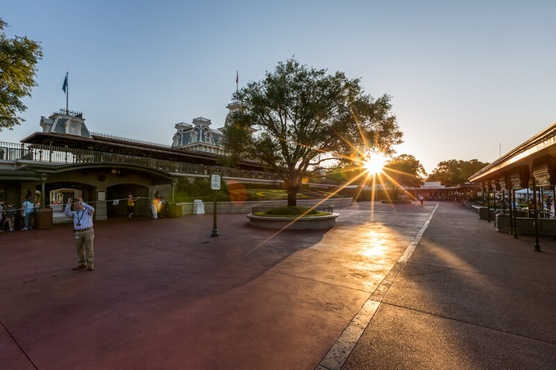 Parque vazio no Early Morning Magic da Disney em Orlando